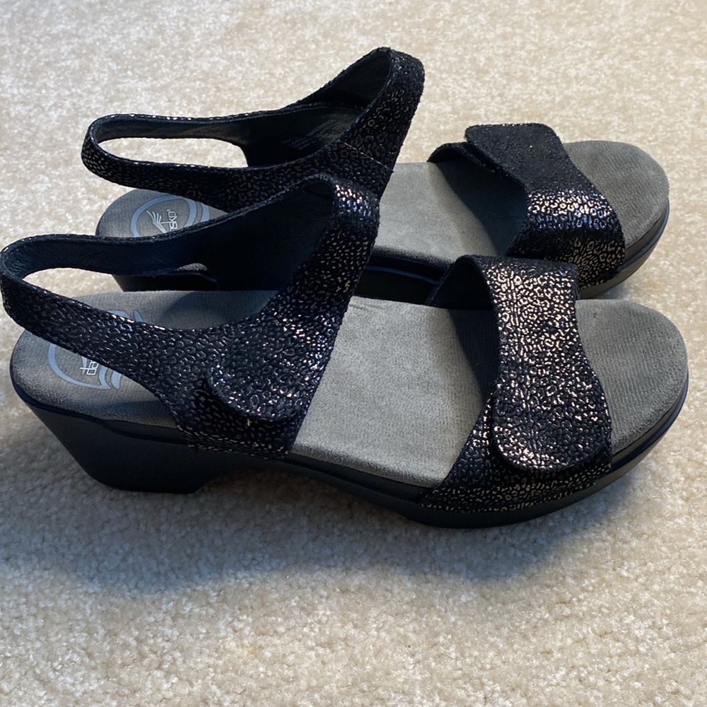 Dansko sonnet black leopard shimmer leather sandals -NWOB
